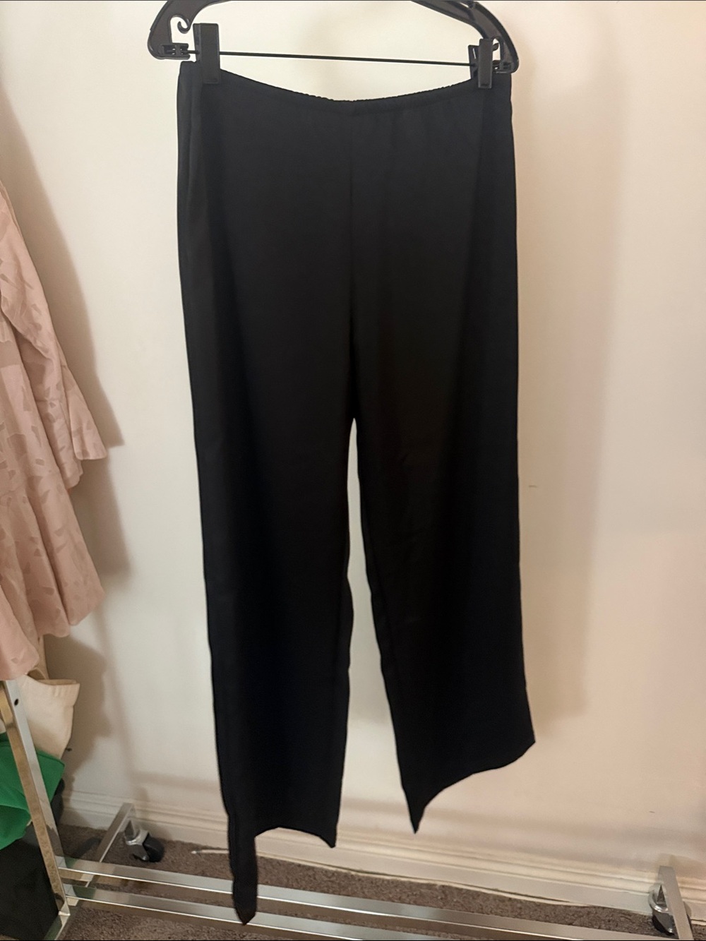 LESET Black Wide-Leg Pull-On Pants with Relaxed Silhouette